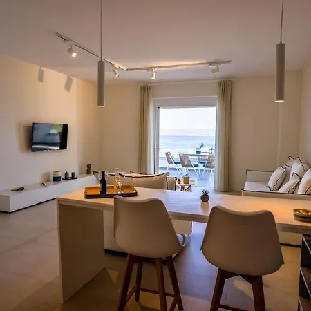 La Bleue Beachfront Boutique Apartment *