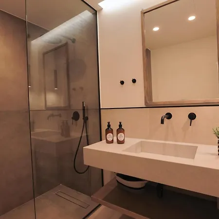 Daire La Bleue Beachfront Boutique