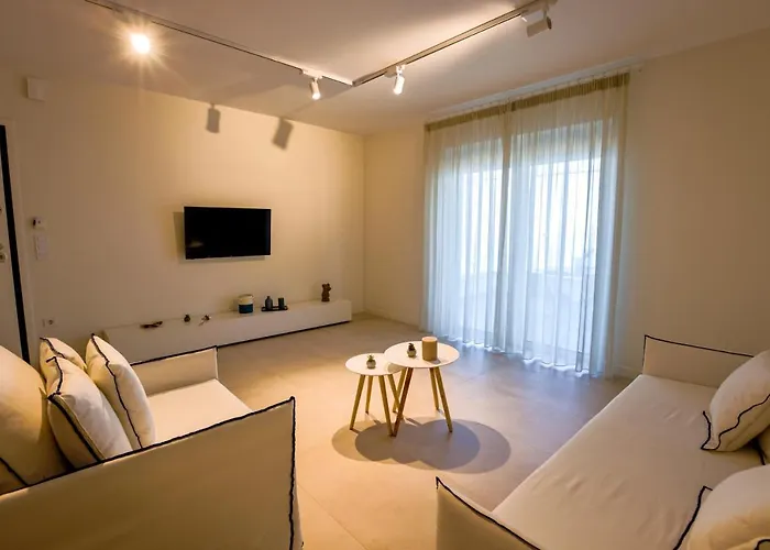 La Bleue Beachfront Boutique Βραχάτι